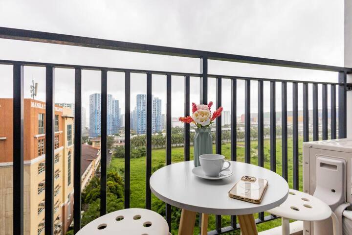 Shore 2 Residences 1Br Deluxe Room In Moa Complex Manila Esterno foto