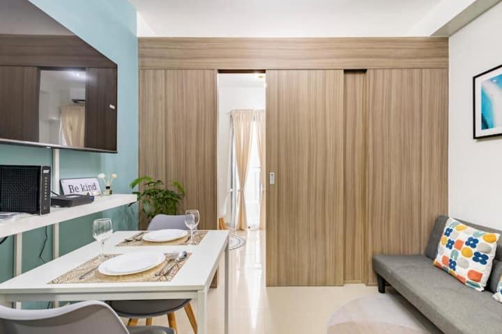 Shore 2 Residences 1Br Deluxe Room In Moa Complex Manila Esterno foto